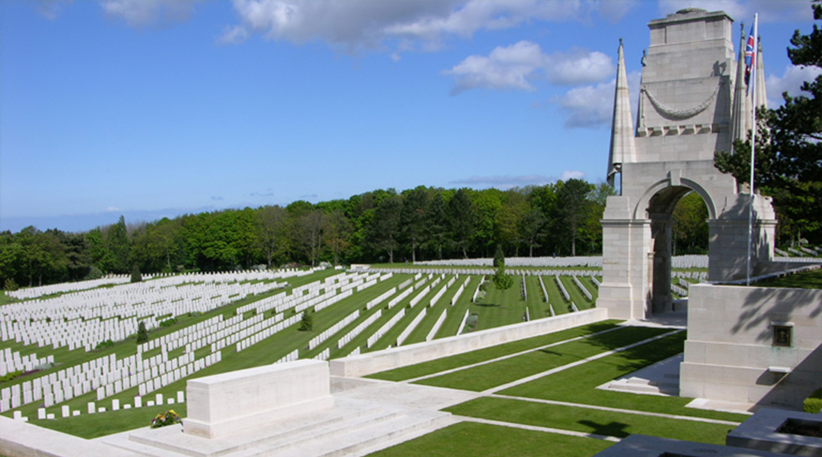 You’ll find the largest military cemetery in France at Étaples.